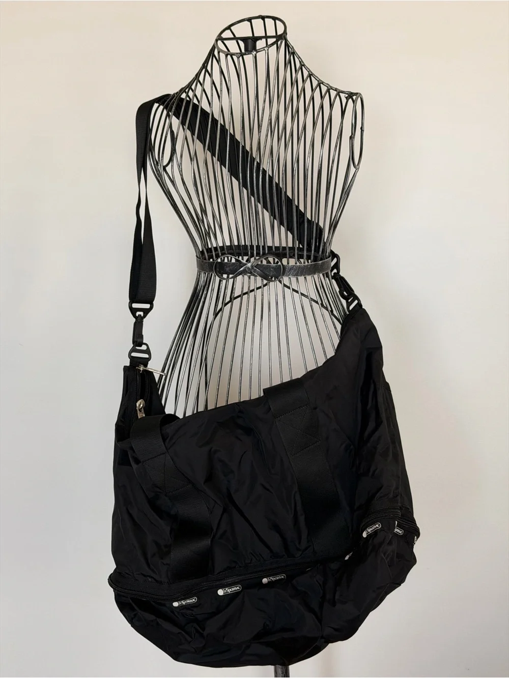 LeSportsac Black Nylon Travel Shoulder Bag - Picture 1 of 11